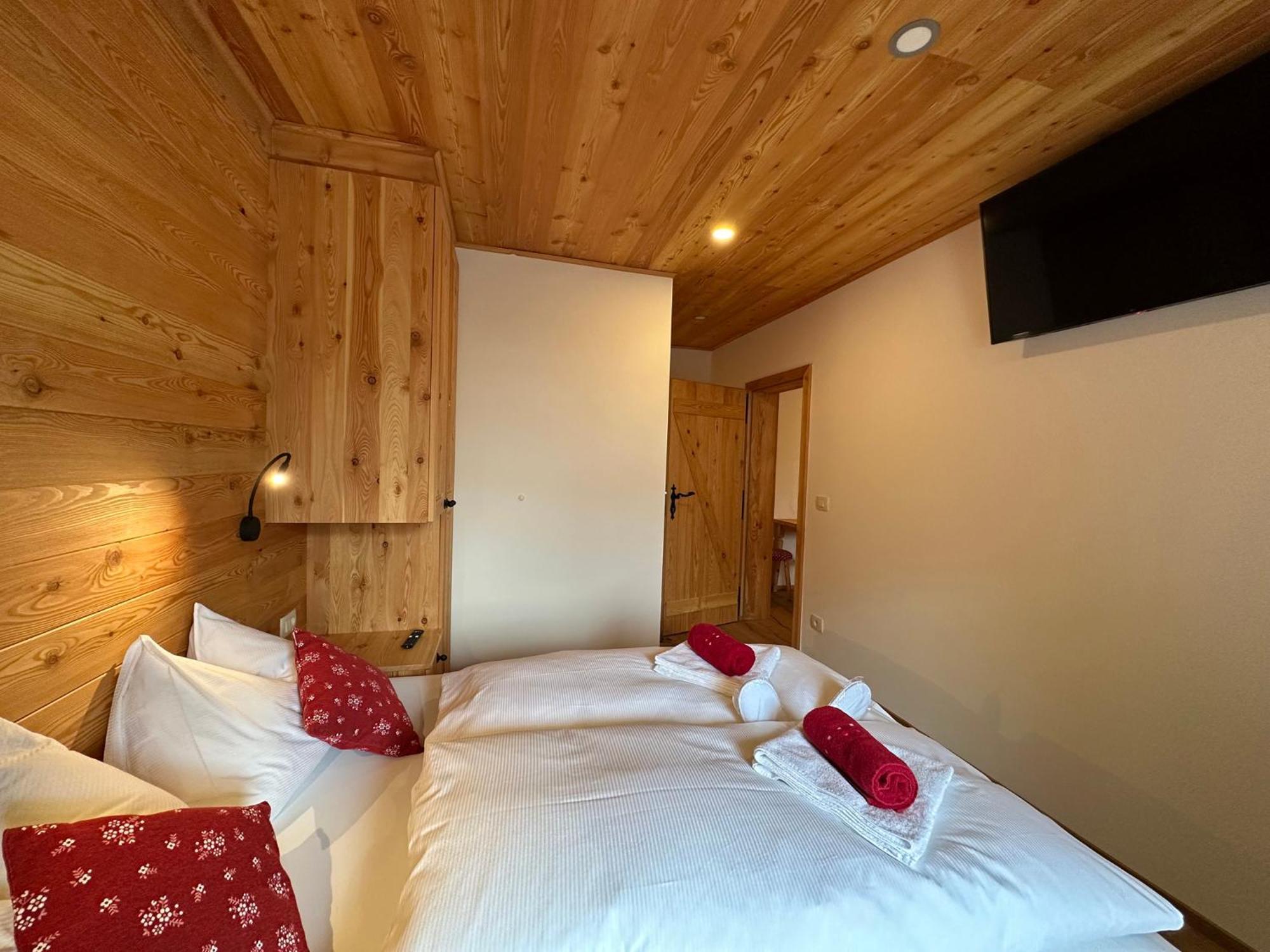 Hotel Surc Kranjska Gora Buitenkant foto
