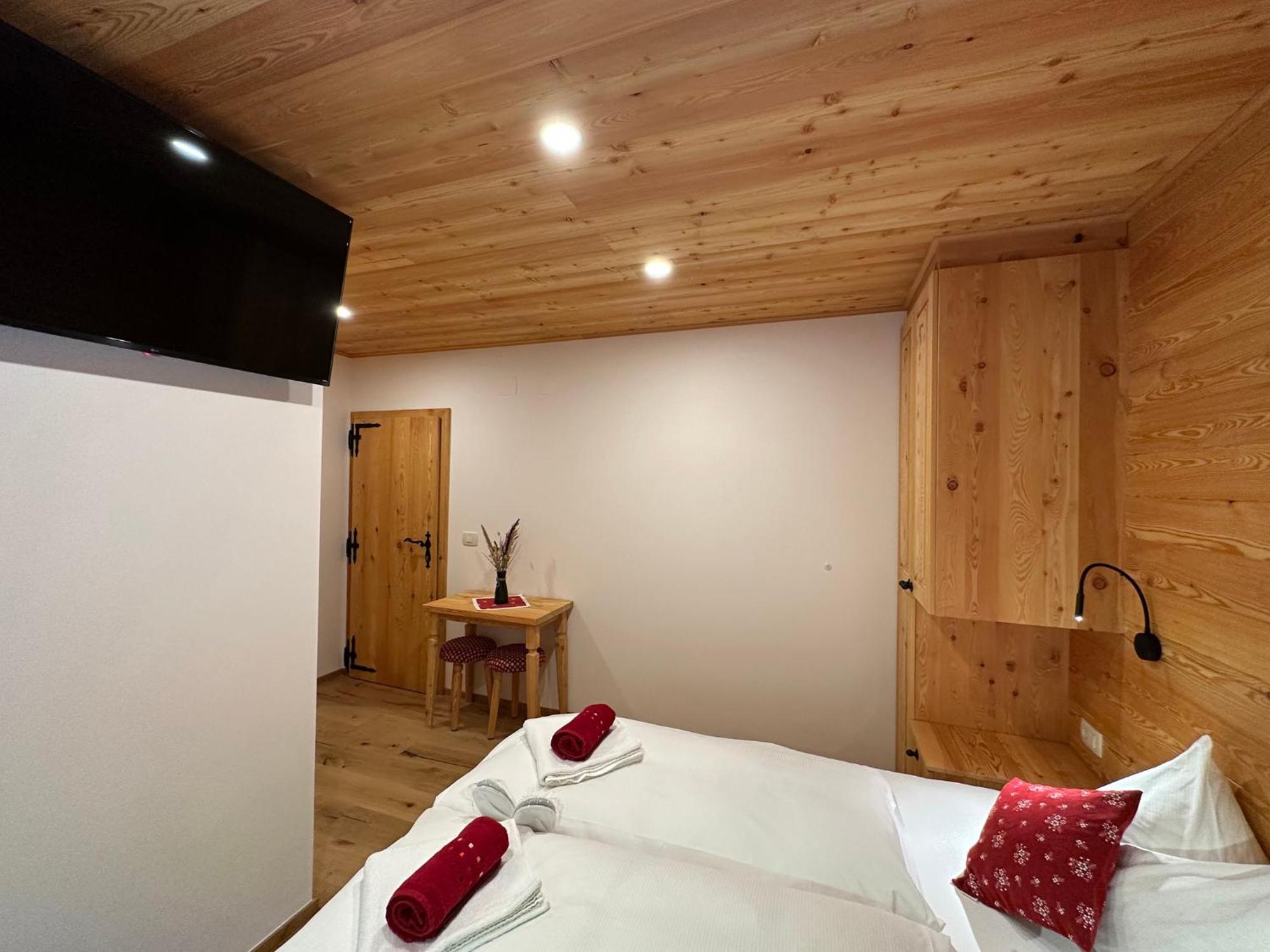 Hotel Surc Kranjska Gora Buitenkant foto