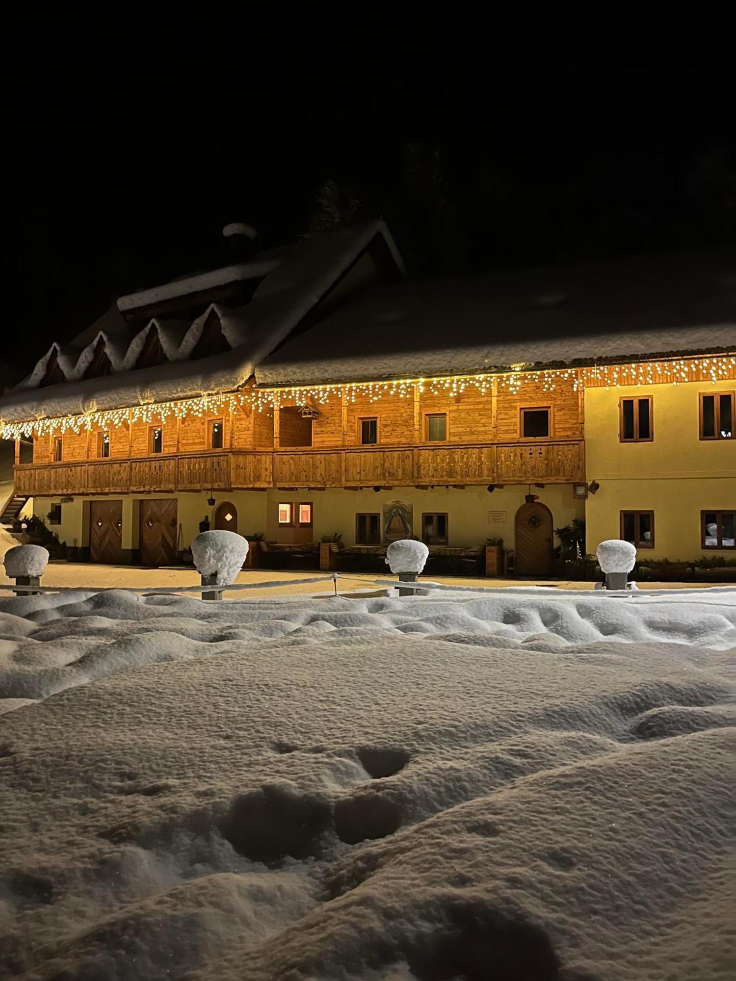 Hotel Surc Kranjska Gora Buitenkant foto