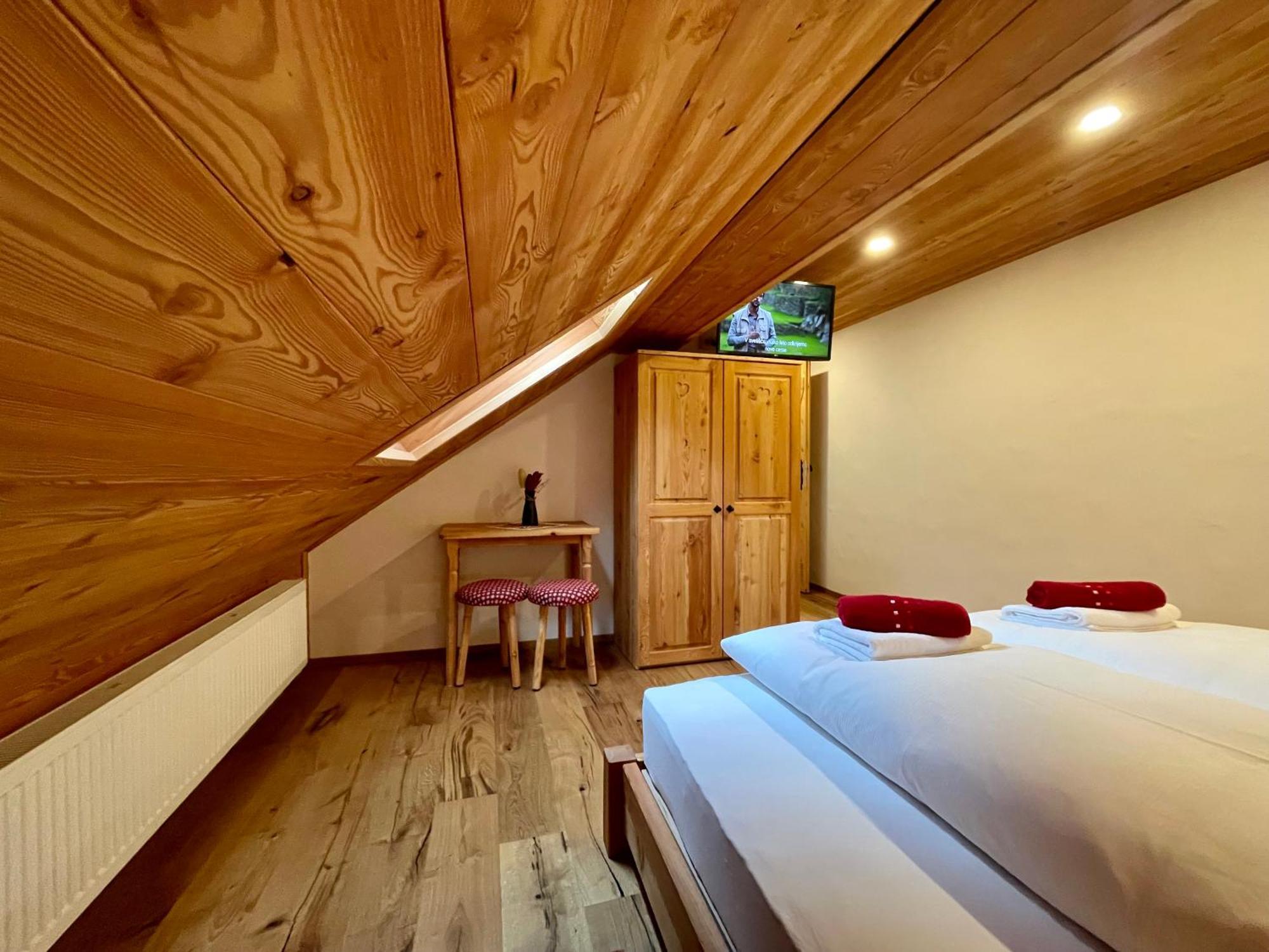 Hotel Surc Kranjska Gora Buitenkant foto