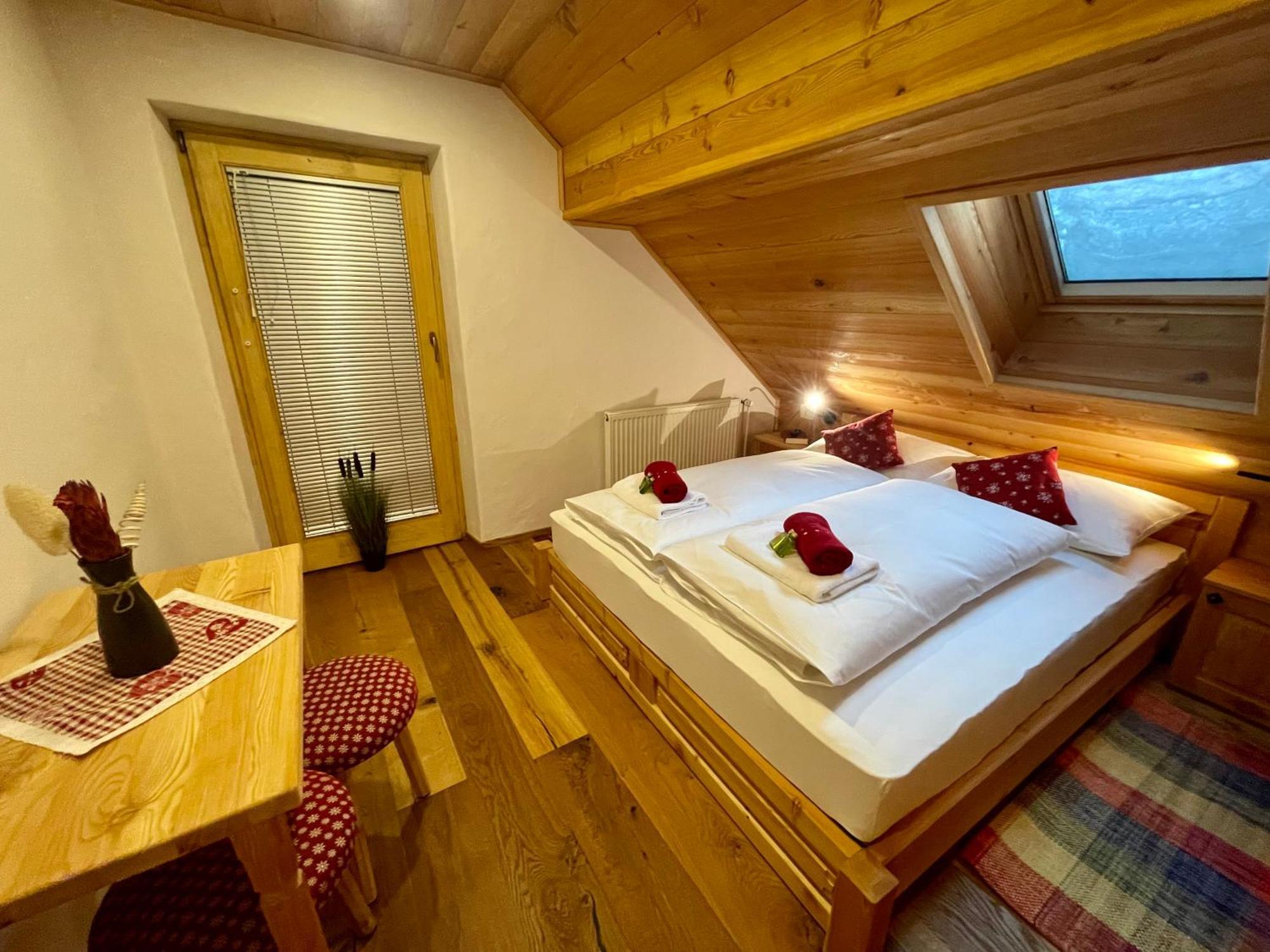 Hotel Surc Kranjska Gora Buitenkant foto