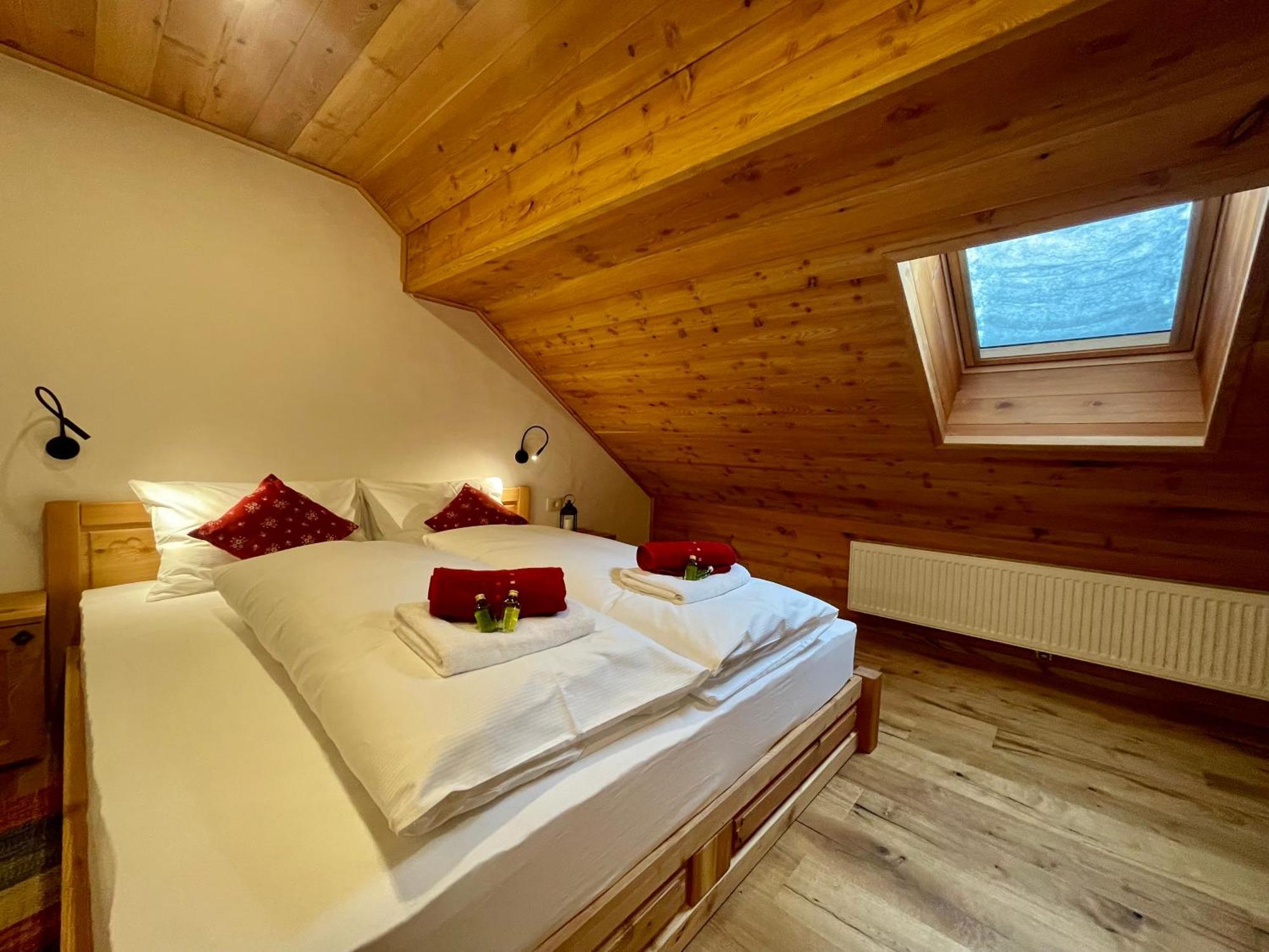 Hotel Surc Kranjska Gora Buitenkant foto
