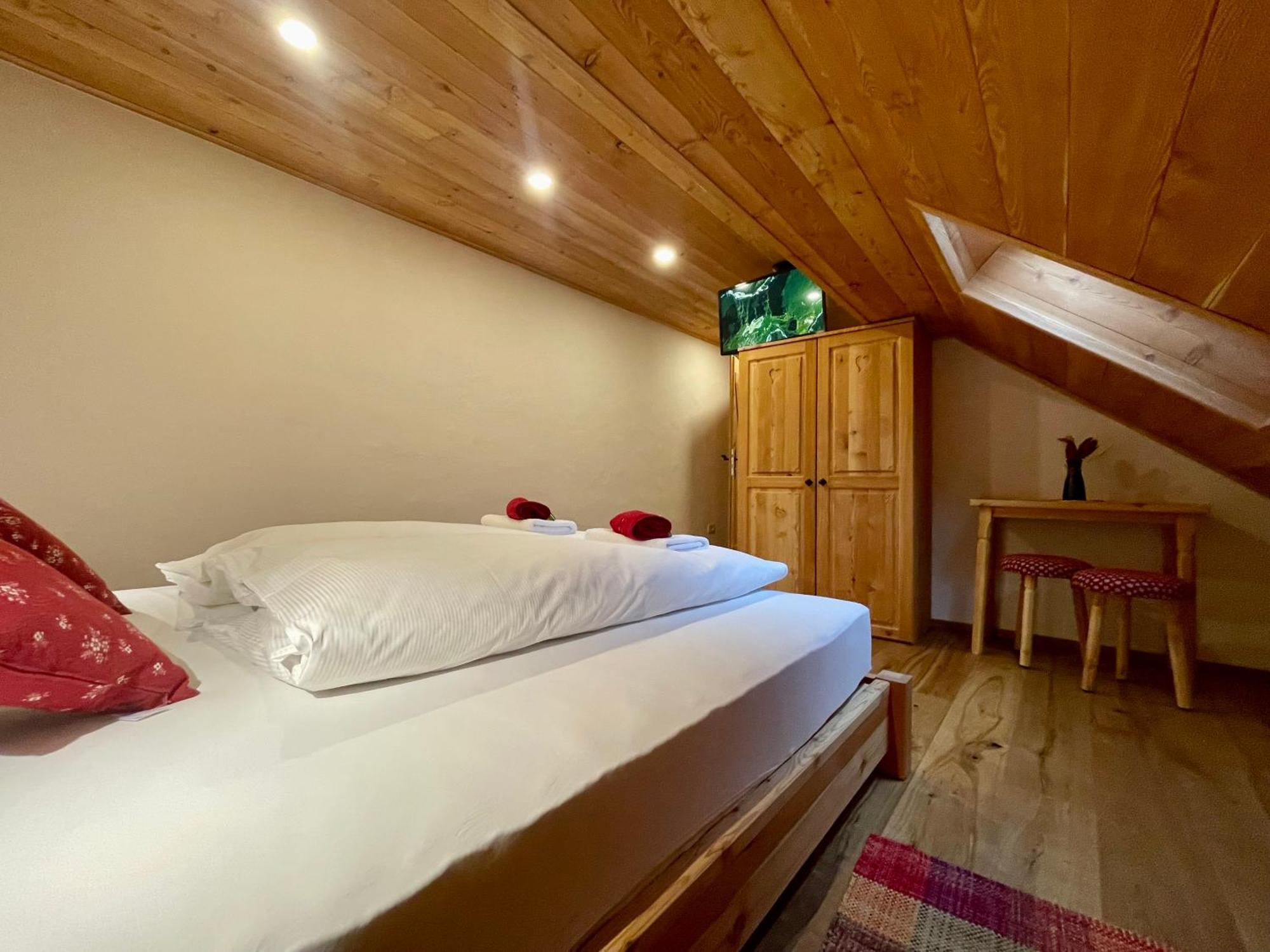 Hotel Surc Kranjska Gora Buitenkant foto
