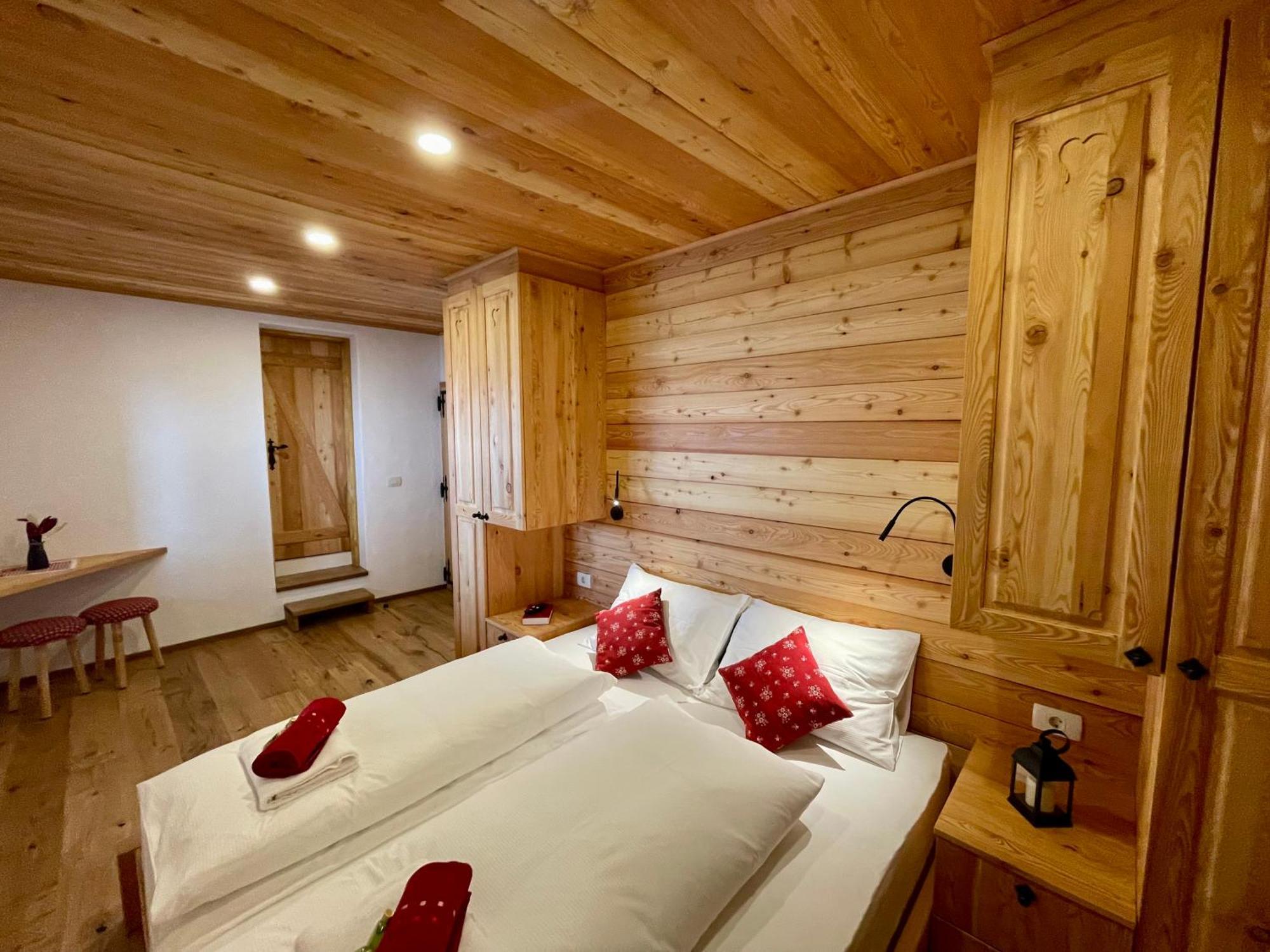 Hotel Surc Kranjska Gora Buitenkant foto