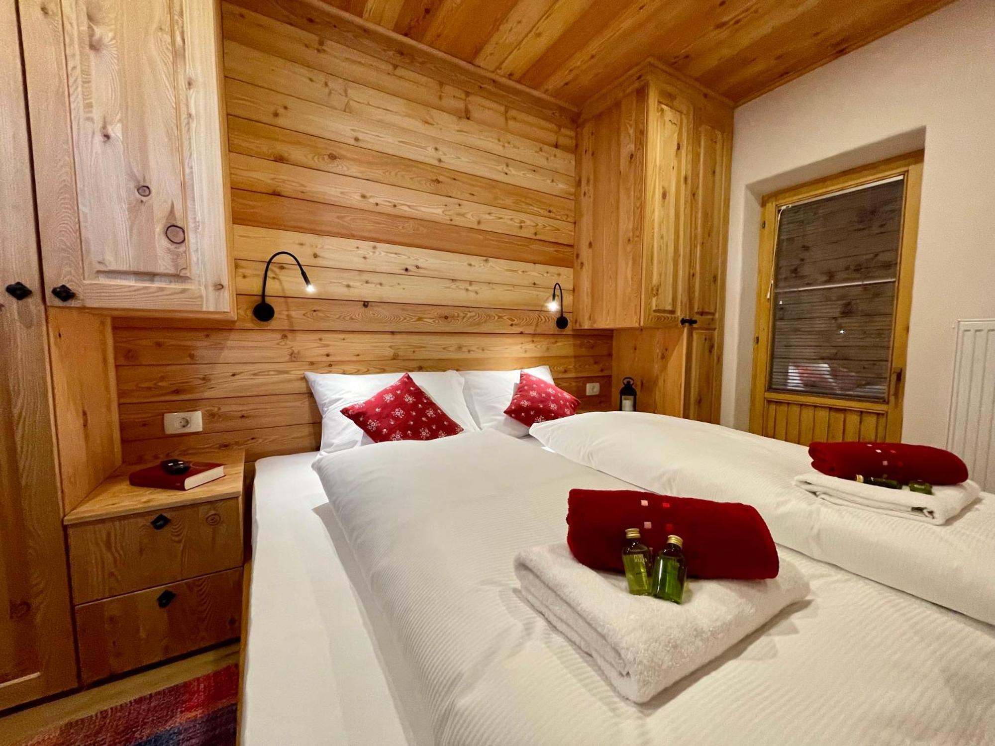 Hotel Surc Kranjska Gora Buitenkant foto